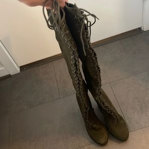 Suede military green boots - aldo